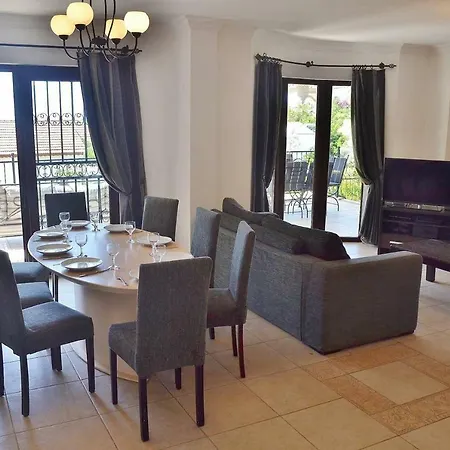 Iskender, Villa Kalkan