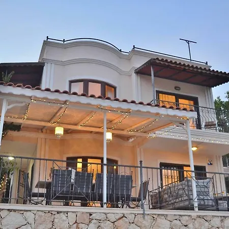 Iskender, Villa *